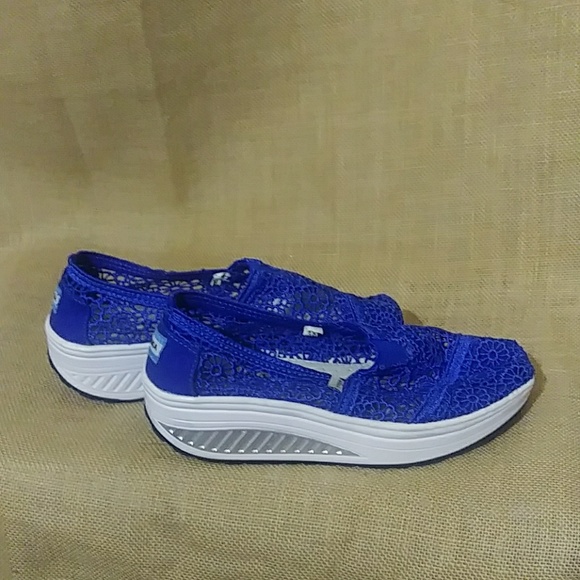 MINIKA Shoes - 2/$20 🍒 Blue MINIKA Lace Platform Walking Shoes 8